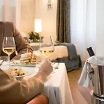 Отель Rivoli Boutique 4*