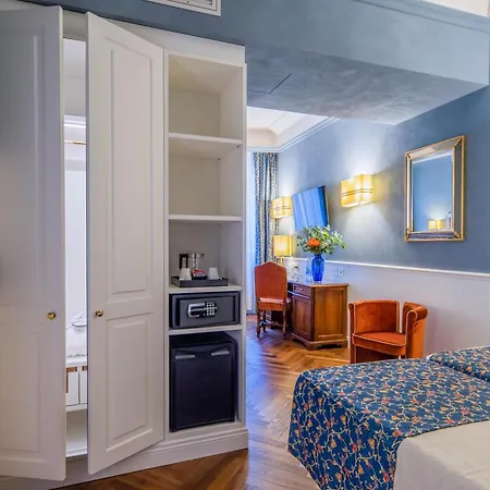 מלון Rivoli Boutique 4*